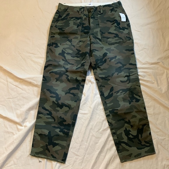 NWT GAP  girlfriend chino - Picture 1 of 7